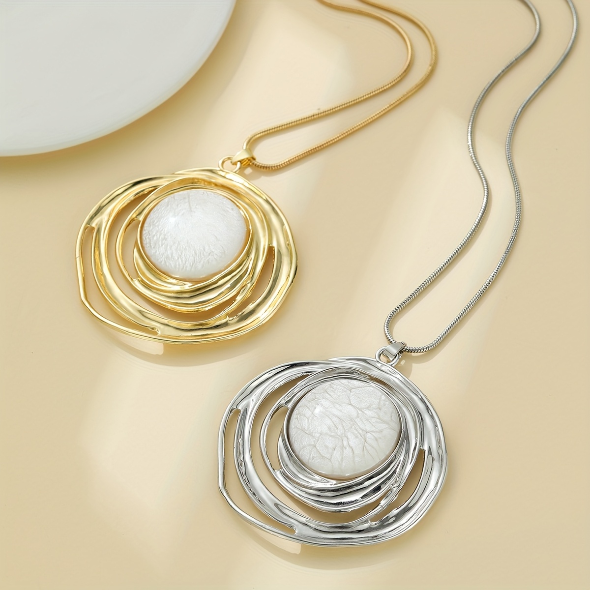 Women's Bohemian Style Irregular Geometric Circle Pendant Necklace